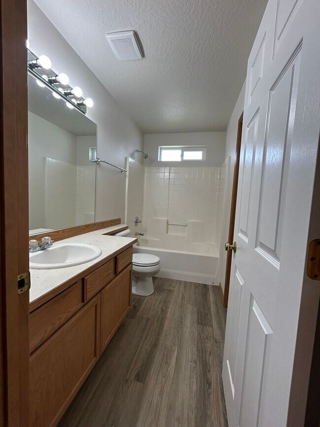 Building Photo - 7815 Deschutes Dr