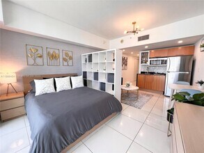 Building Photo - 1750 N Bayshore Dr