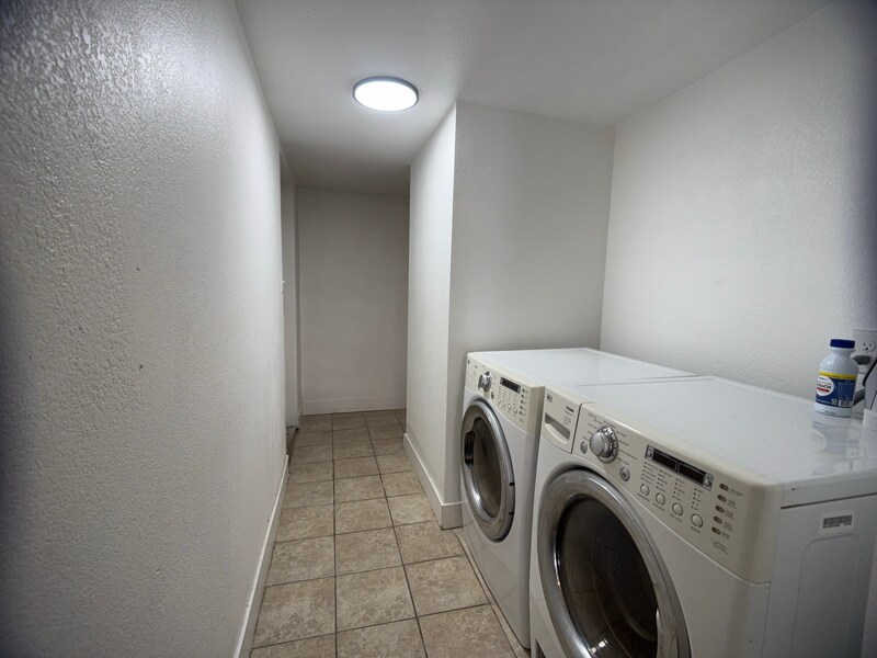 Building Photo - 4950 Milwaukee St