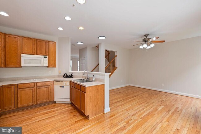 Building Photo - 805 Thicket Ct