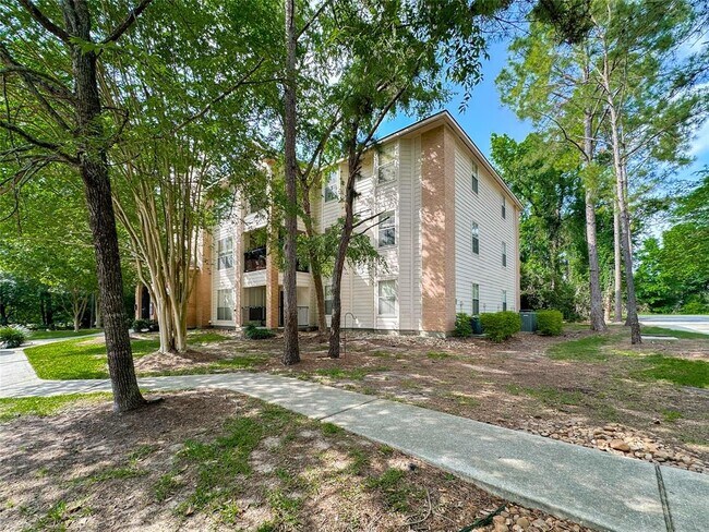 Building Photo - 8051 Bay Branch Dr