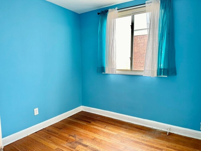 Building Photo - Charming 3-bedroom, 1.5-bathroom! Pets Wel...