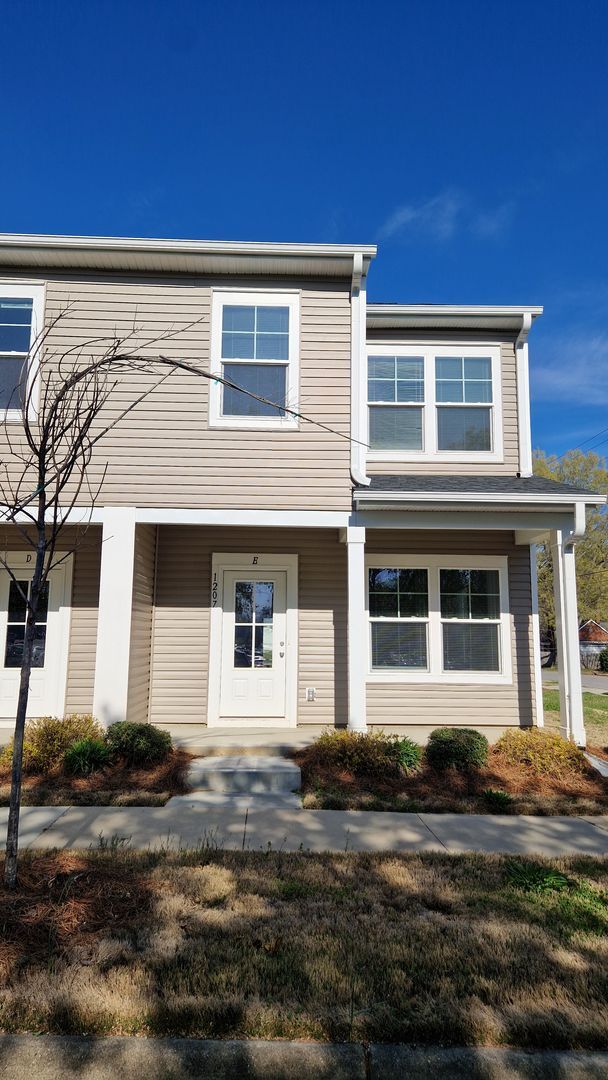 Building Photo - Brand New End-Unit Townhome | 3 BR/2.5BA | 1-Car Garage | Near Downtown Mooresville