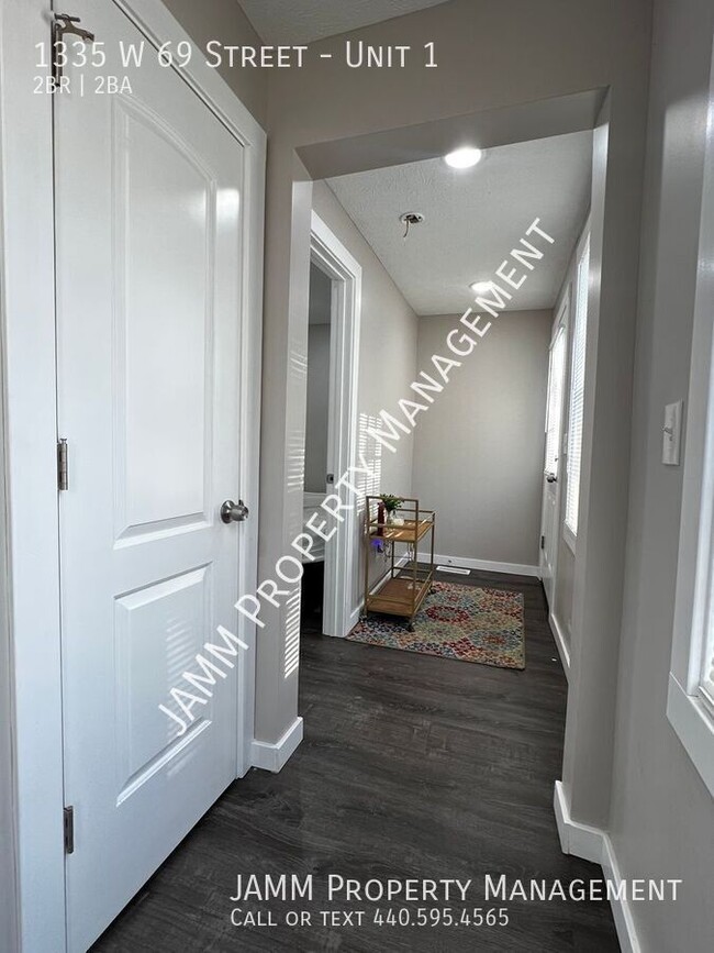 Building Photo - Modern 2 Bedroom, 2 Bathroom Apartment in ...