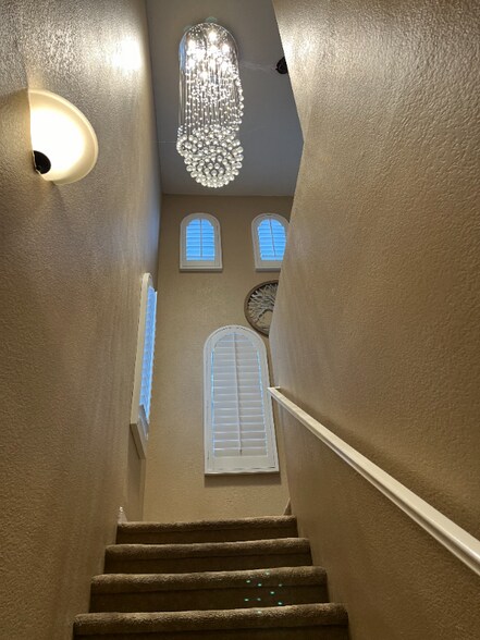 Building Photo - 5030 Gavilan Way