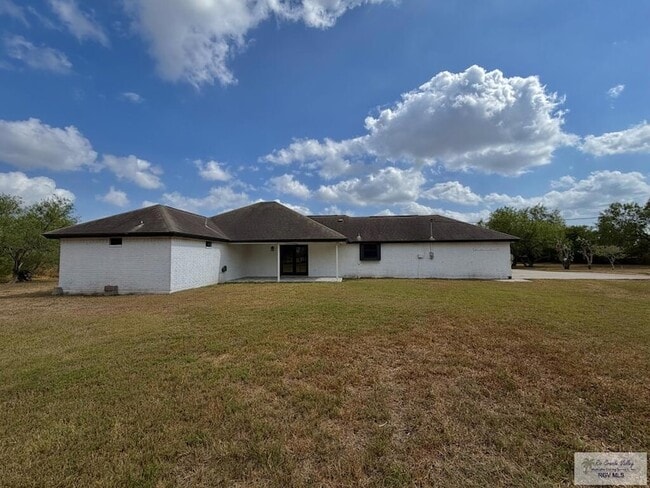 Building Photo - 35059 Anaqua Dr