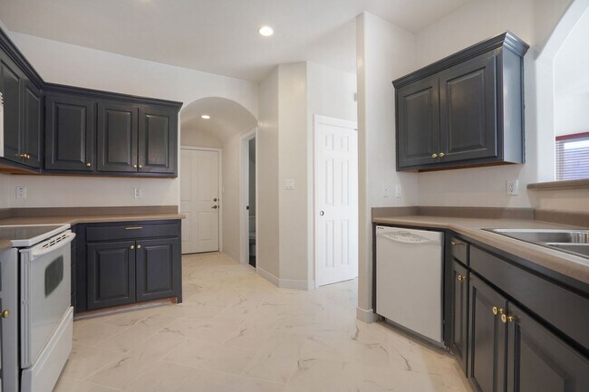 Building Photo - **Beautiful Corner Lot Home – 3 Bed | 2.5 Bath | 2-Car Garage**