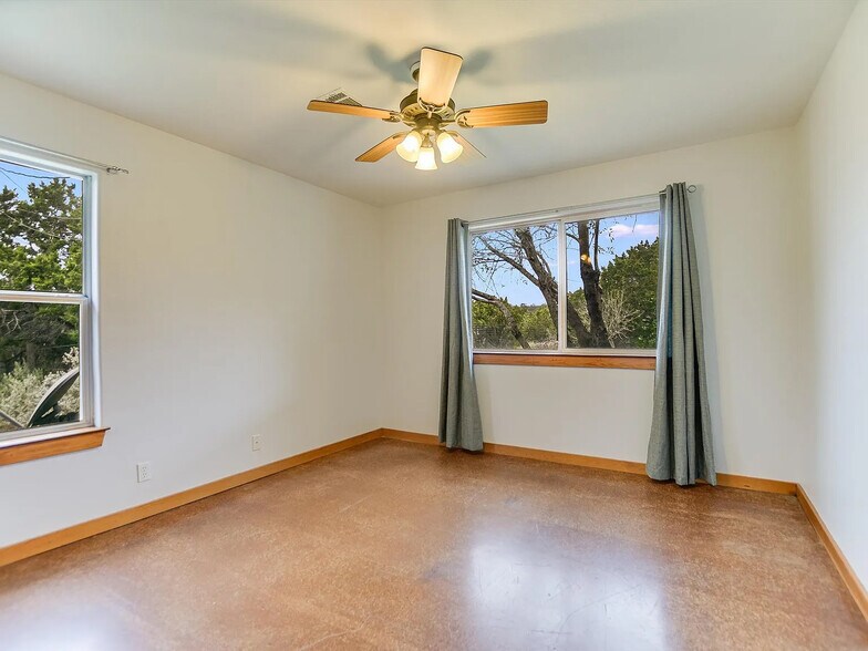 Building Photo - 1010 Foothills Dr