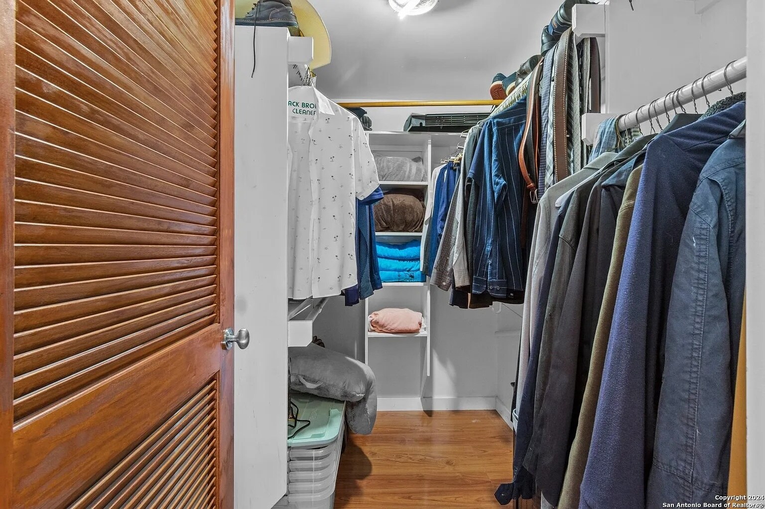 Walk-in closet - 331 Simon