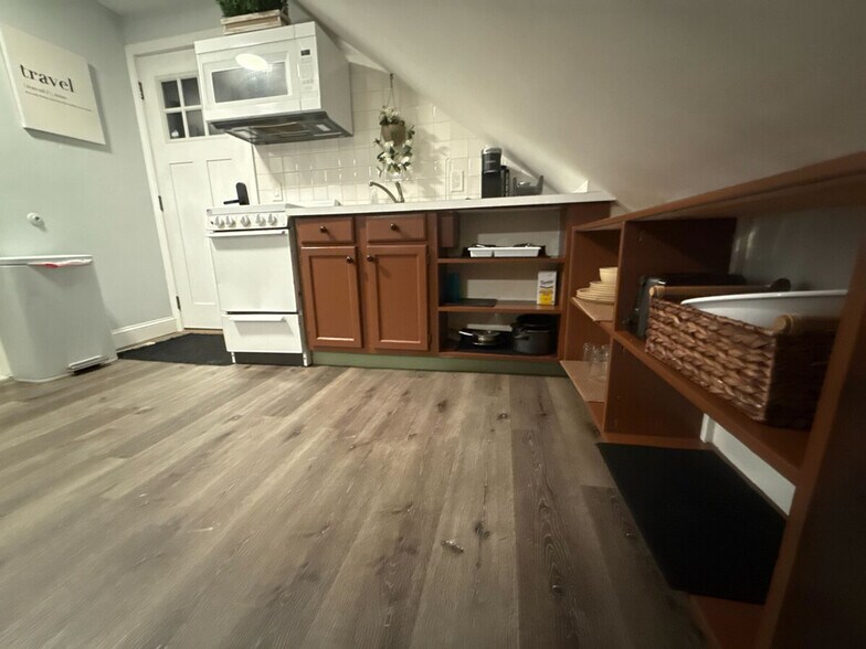 Building Photo - 3 Dean Ave