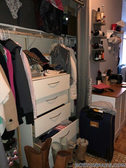 Building Photo - 40 Anderson St