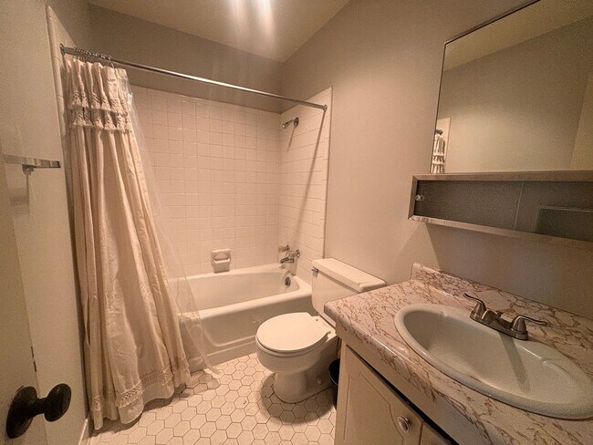 Building Photo - 5618 B St