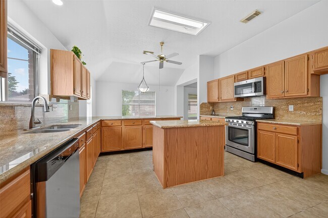 Building Photo - 914 W Peach Hollow Cir