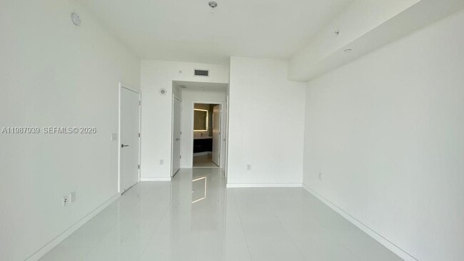 Building Photo - 851 NE 1st Ave