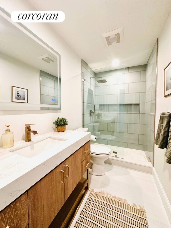 Building Photo - 10 Ginny Ln