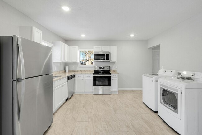 Building Photo - 1227 Wilbur St
