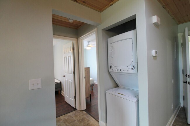 Building Photo - 1330 Hunters Rd