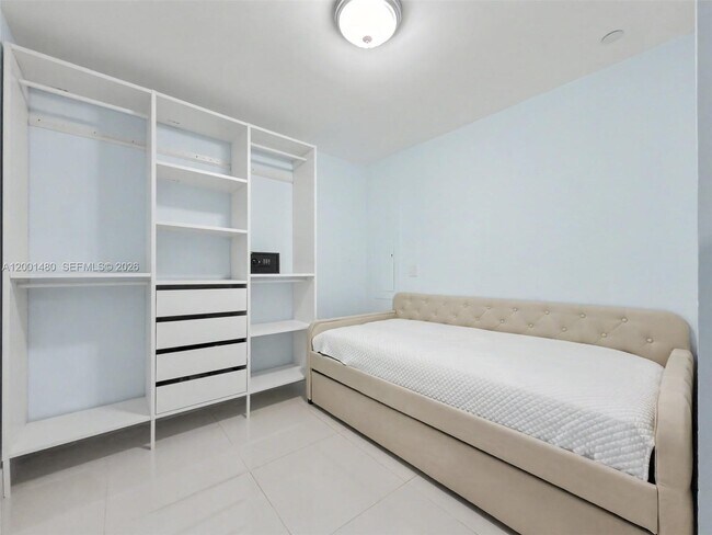 Building Photo - 2950 NE 188th St