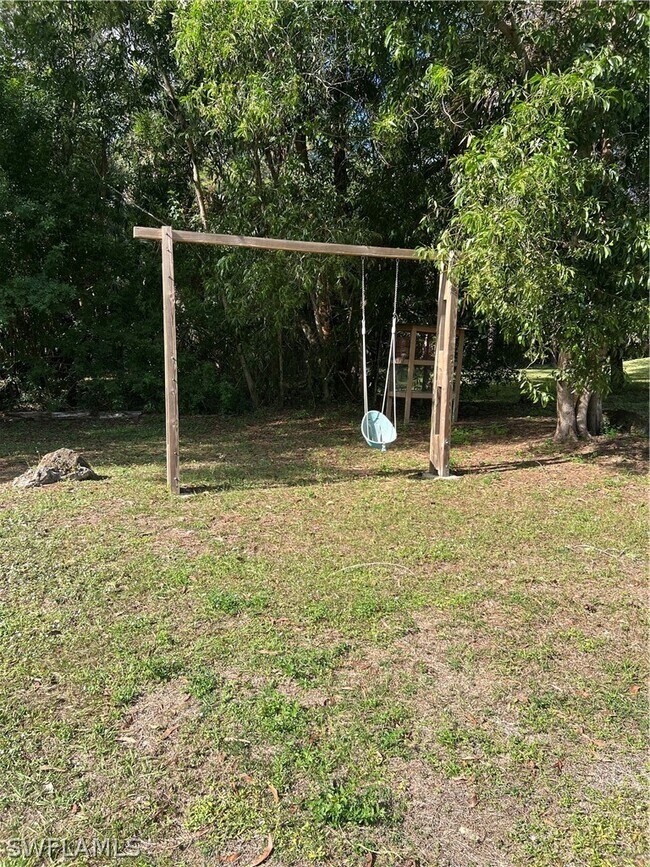 Building Photo - 3280 2nd Ave SE