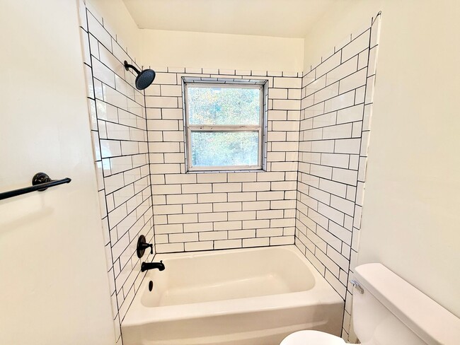 Building Photo - Updated 2-bedroom home close to Farmville