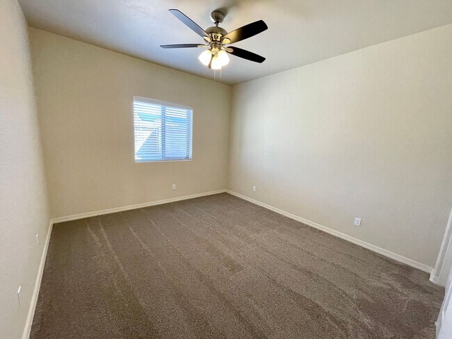 Building Photo - Beautiful 3 Bedroom Home in Southern Vistas w/ Solar!