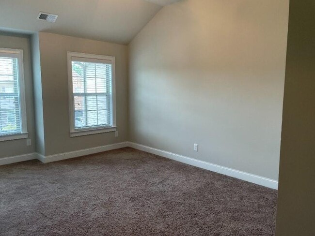 Building Photo - 1011 Virginia Oak Ln