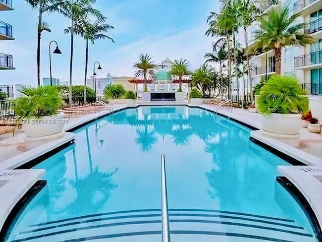 Building Photo - 600 W Las Olas Blvd