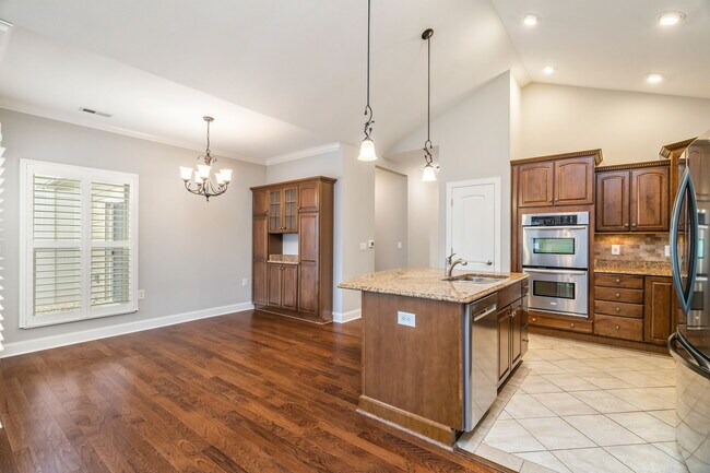 Building Photo - 4935 Willow Bluff Cir