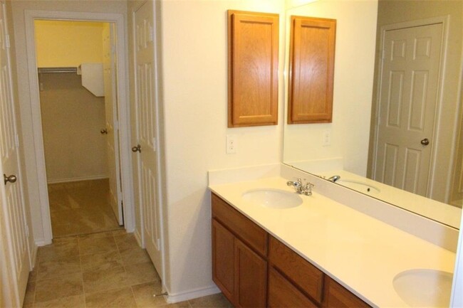 Building Photo - 1708 Uhland Dr