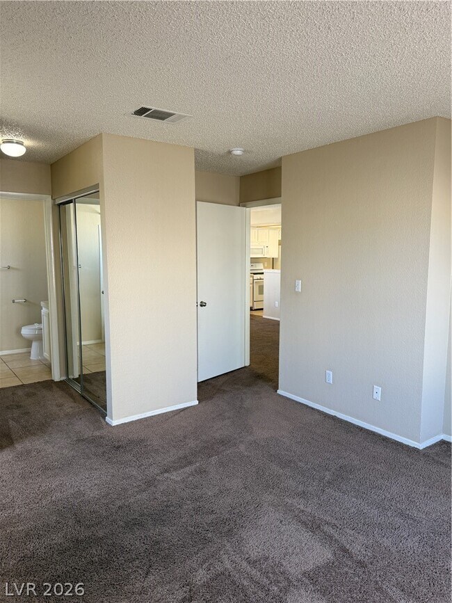 Building Photo - 7100 W Pirates Cove Rd