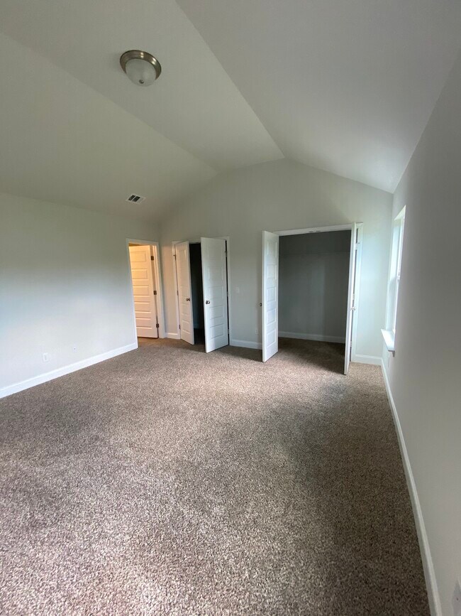 Dual closets in MBR - 78 Horizon Ln