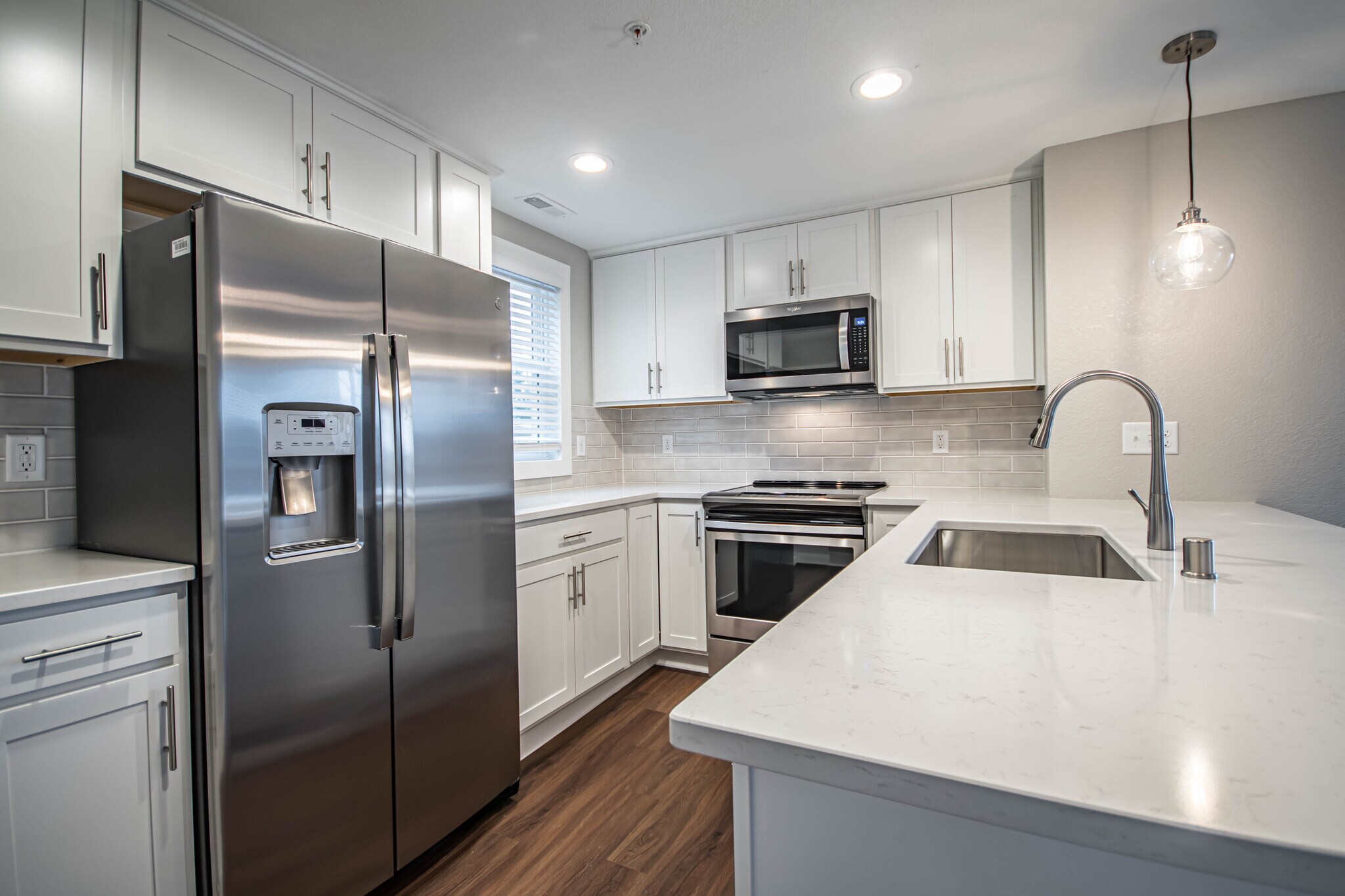 Building Photo - 1659 N Van Buren St