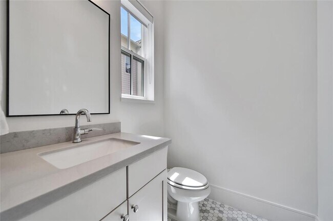 Building Photo - 806 Detering St