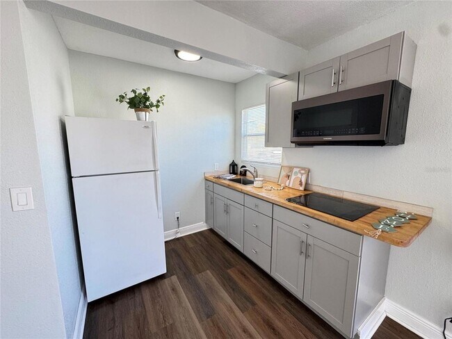 Building Photo - 3927 6th St S