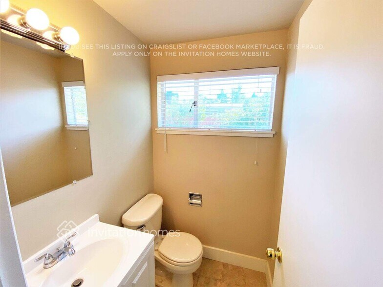 Building Photo - 1131 Lenore Dr