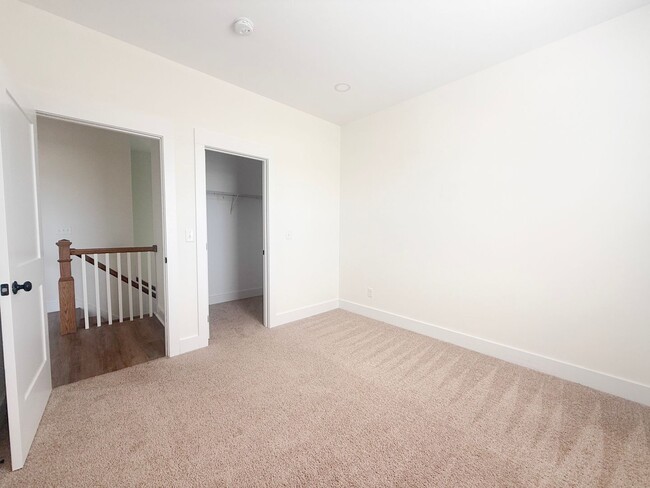 Building Photo - 1347 Belfair St