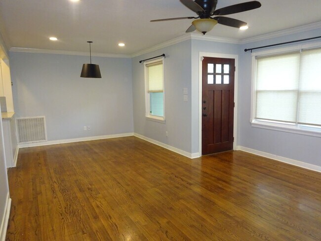 Building Photo - For Lease | 3 Bed, 1 Bath | 1,074 Sq Ft |O...