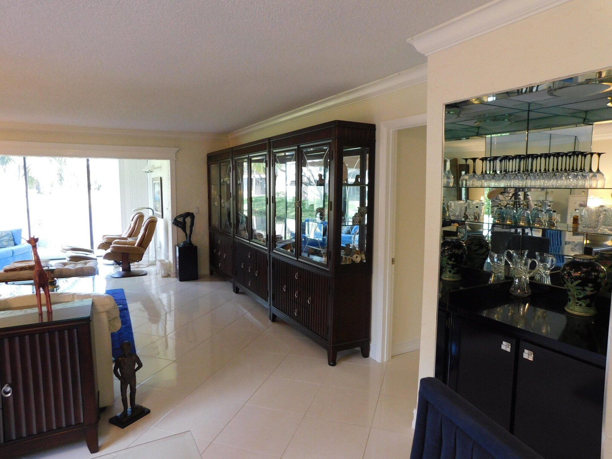 Building Photo - 9285 Vista del Lago