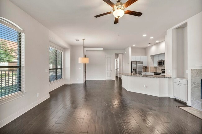 Building Photo - 306 Enclave Cir