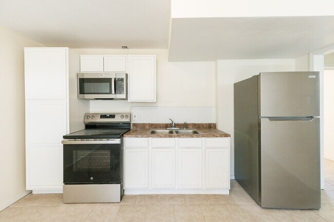 Building Photo - Spacious Backhouse Near Texas Tech, and Medical Centers!!