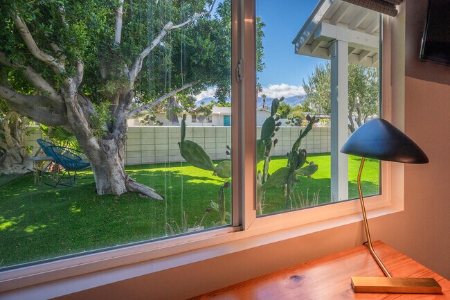 Building Photo - 2748 E Via Escuela