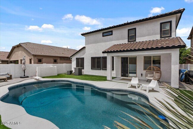 Building Photo - 3523 E Alfalfa Dr