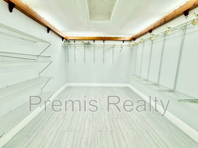 Building Photo - 11950 107th Ave N