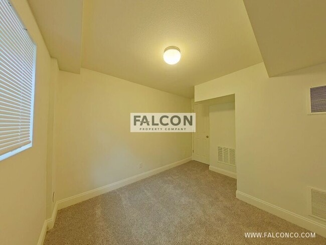 Building Photo - 673 Shooks Ln