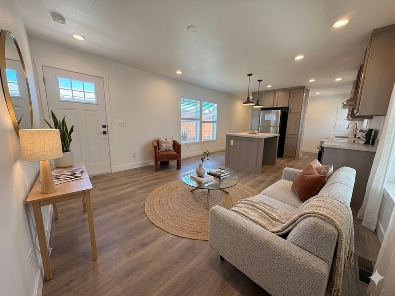 Building Photo - 3601 E Wyoming Ave