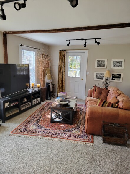 LR w/Furniture - 106 Granite St