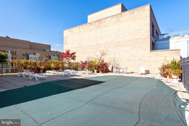 Building Photo - 2201 L St NW