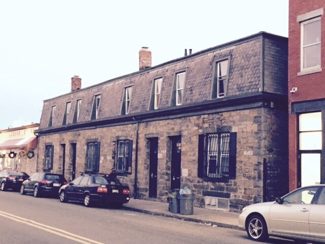 Building Photo - 686 Parker St