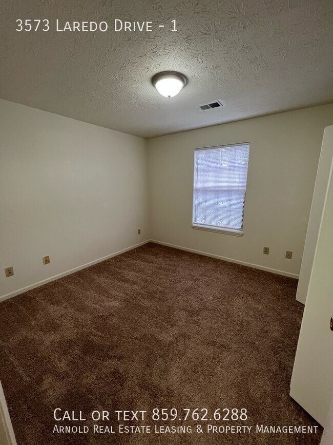 Building Photo - 2 Bed 1 or 1 .5 Bath Spacious Apartment Ho...