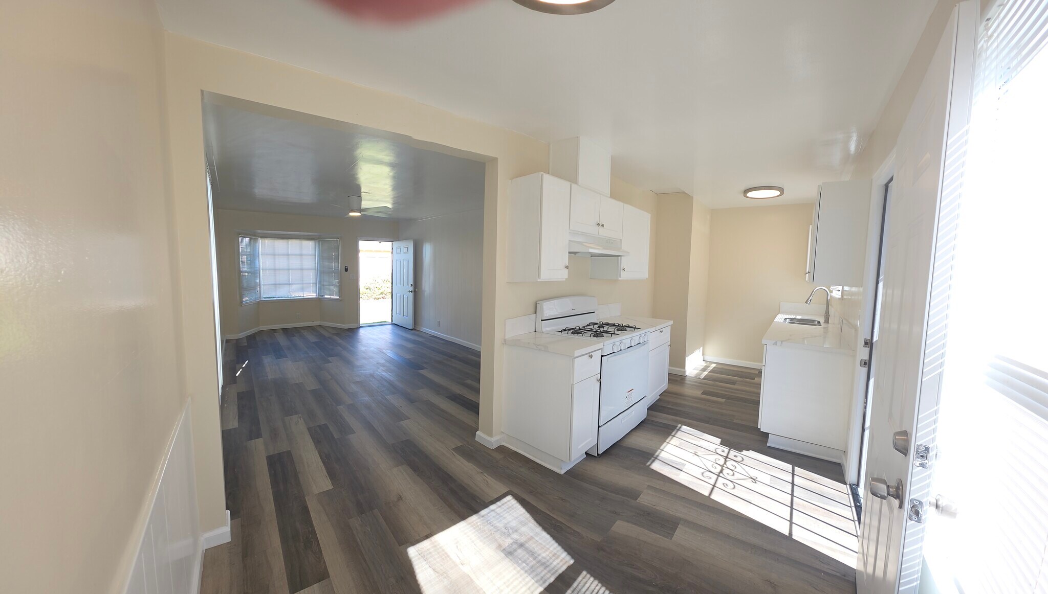 Building Photo - 15726 Halldale Ave